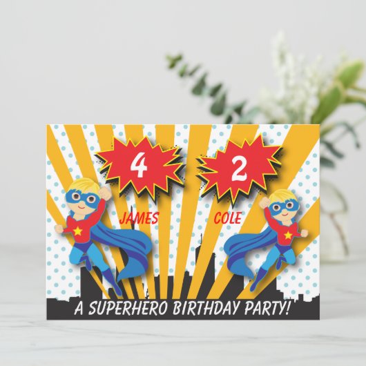 Boys Superheld Birthday Uitnodiging (Staand voorkant)
