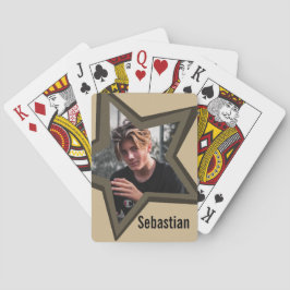 Boys-tienfoto in een zwarte ster bruin pokerkaarten