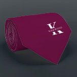 Boysenberry | Elegante Monogram Naam | Eenzijdig Stropdas<br><div class="desc">Een elegante eenzijdige das met een opvallend wit monogram op een paarse achtergrond van Boysenberry. Bovenop dit monogram staat je voor- of achternaam in kleine letters geschreven in hoofdletters.</div>