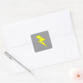 Boze bliksem. Geel op Grijs. Vierkante Sticker (Envelop)