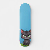 Boze grijze kleine kat persoonlijk skateboard (Voorkant)