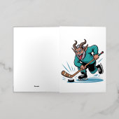 Boze Krampus speelt ijshockey kerstsport Folie Feestdagenkaart (Buiten Laag)