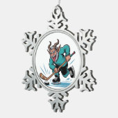 Boze Krampus speelt ijshockey kerstsport Tin Sneeuwvlok Ornament (Rechts)