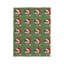 Boze uil met kerstmuts