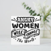 Boze vrouw verandert de wereld kaart (Staand voorkant)