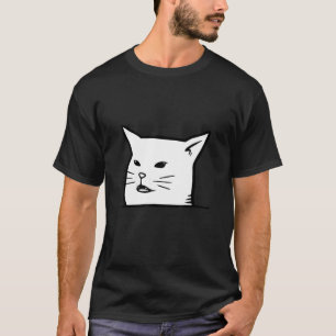 Boze vrouwen die tegen een verwarde kat schreeuwen t-shirt