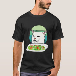 Boze vrouwen die tegen een verwarde kat schreeuwen t-shirt