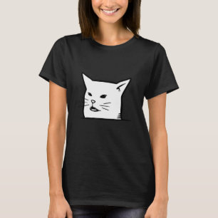 Boze vrouwen die tegen een verwarde kat schreeuwen t-shirt