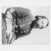 BP. HILL FLEECE DEKEN (Voorkant (Horizontaal))