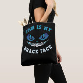 Braces Dentist Funny Orthodontist Dit is mijn stem Tote Bag (Dichtbij)