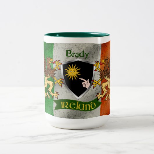 Brady Irish Shield w/Distressed Flag Gepersonalise Tweekleurige Koffiemok (Center)