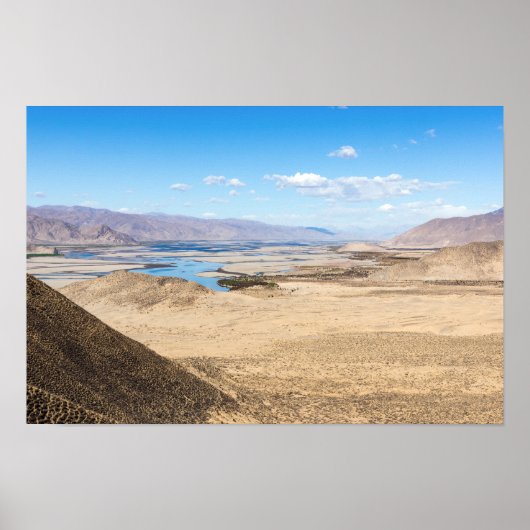 Brahmaputra rivier en woestijnlandschap - Tibet Poster (Voorkant)