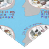 Brain aan duiven tafelkleed (Gekanteld)