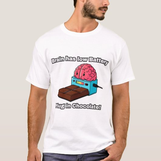 Brain heeft een lage batterij plug in chocolade! t-shirt (Voorkant)