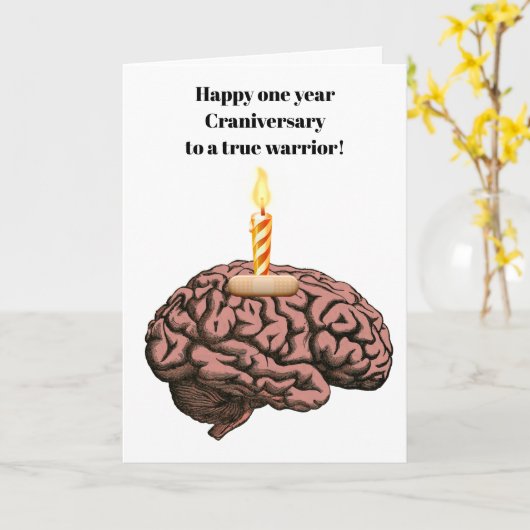 Brain with candle band aid craniversary kaart (Gele Bloem)