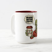 Brains Before Coffee Zombie Halloween Tweekleurige Koffiemok (Voorkant links)