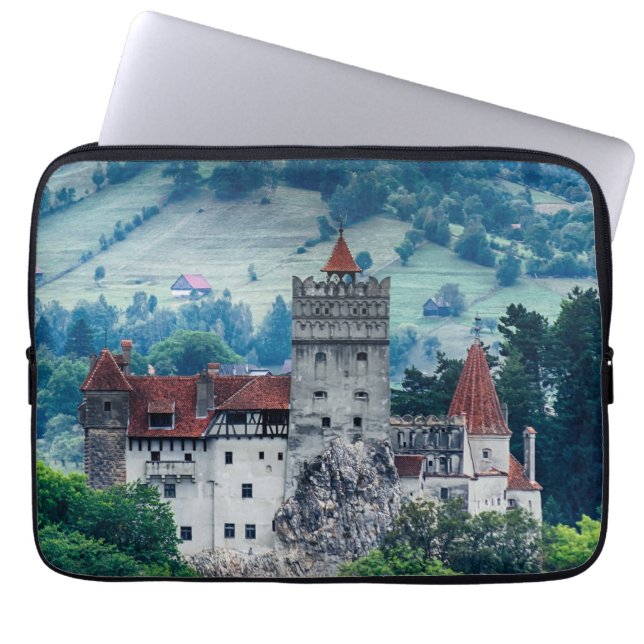 Bran castle laptop sleeve (Voorkant)