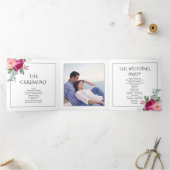 Branches met roze rozenbloemen bloemenbruiloft drieluik programma (Binnen)