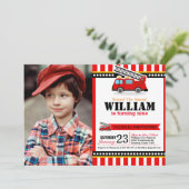 Brand-engine op zondag fotouitnodiging kaart (Staand voorkant)