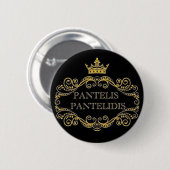 BRAND NIEUW!! - PANTELIS PANTELIDIS PIN-ACHTERBADG RONDE BUTTON 5,7 CM (Voorkant /achterkant)