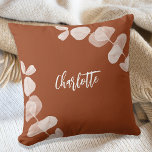 Brand oranje bruine aardeucalyptusnaamscript kussen<br><div class="desc">Een verbrande,  oranje,  stoffige,  gekleurde achtergrond met eucalyptus. Pas een naam aan en voeg deze toe.</div>
