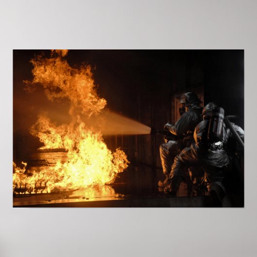 Brandblussers blussen een gesimuleerde batterijvez poster (Voorkant)