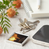 Brandblussers blussen een gesimuleerde batterijvez sleutelhanger (Zijkant)