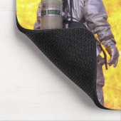 Brandblussers blussen een vliegtuig brand muismat (Hoek)