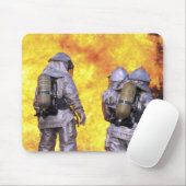 Brandblussers blussen een vliegtuig brand muismat (Met muis)