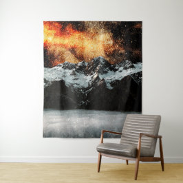Brandend sterrenstelsel boven majestueuze bergen wandkleed