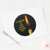 Brandende kaars en Jouw tekst. 2 Ronde Sticker (Envelop)