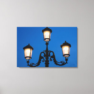 Brandende lamp 's nachts, Venetië Canvas Afdruk