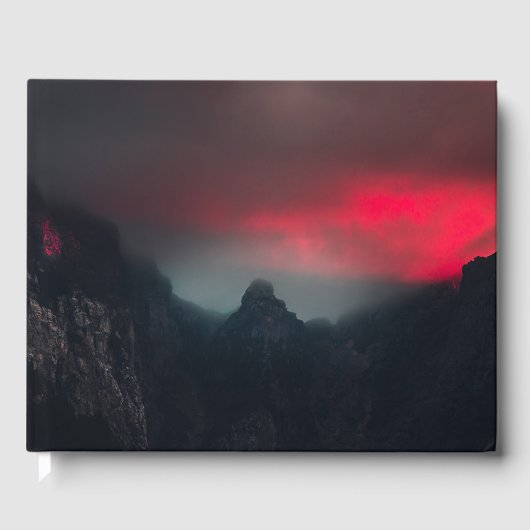 Brandende wolken, mist en bergen gastenboek (Voorkant)