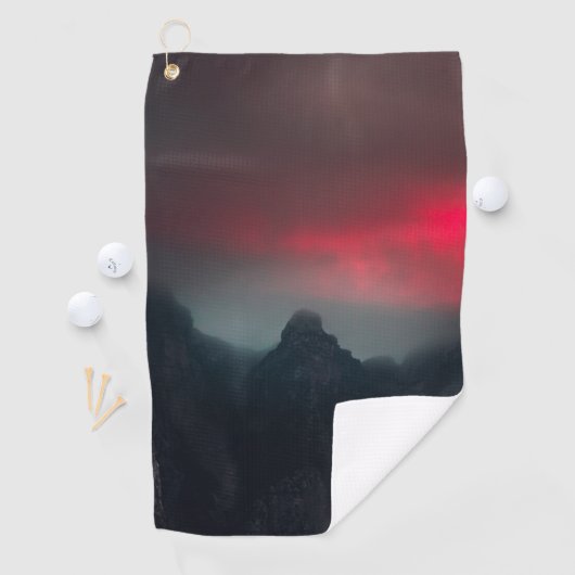 Brandende wolken, mist en bergen golfhanddoek (Insitu)