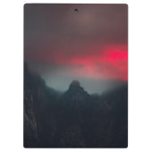 Brandende wolken, mist en bergen klembord (Achterkant)