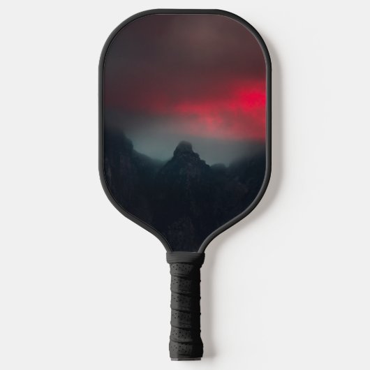 Brandende wolken, mist en bergen pickleball paddle (Voorkant)