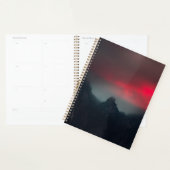 Brandende wolken, mist en bergen planner (Display)