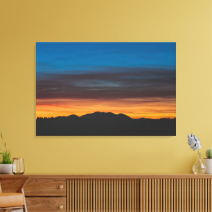 Brandende zonsondergang boven landschapssilhouet canvas afdruk