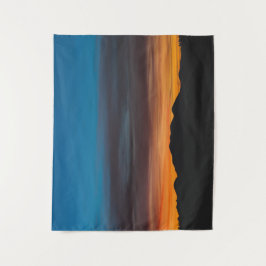 Brandende zonsondergang boven landschapssilhouet wandkleed