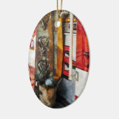 Brandhaslang, emmer en sproeier keramisch ornament (Links)