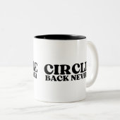 Brandstof voor Finality | Circle Back Never Tweekleurige Koffiemok (Voorkant rechts)