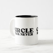 Brandstof voor Finality | Circle Back Never Tweekleurige Koffiemok (Voorkant links)