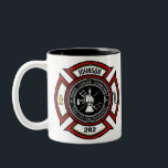Brandweer en brandweer en brandweer tweekleurige koffiemok<br><div class="desc">Brandafdeling VOEGT Fireman Firefighter Badge-ontwerp TOE - Embleem met Helm en Ax. Aanpassen met jouw naam, nummer en locatie van station/apparaat.</div>