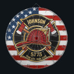 Brandweerdienst Verenigde Staten Vlag Aangepast Dartbord<br><div class="desc">Brandweernaam Fireman Fire Department USA Vlag ontwerp - Embleem met Red Helmet en Ax. Aanpassen met jouw naam,  nummer en locatie van station/apparaat.</div>