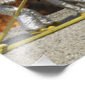 Brandweerlieden neutraliseren een levend vuur foto afdruk (Hoek)