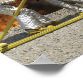 Brandweerlieden neutraliseren een levend vuur poster (Hoek)