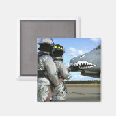 Brandweerlieden plaatsen een brandslang tijdens ee magneet (Voorkant / Achterkant)