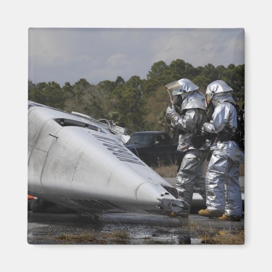 Brandweerlieden reageren op de scène magneet (Voorkant)