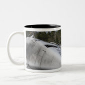 Brandweerlieden reageren op de scène tweekleurige koffiemok (Links)