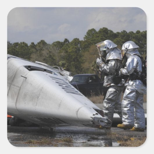 Brandweerlieden reageren op de scène vierkante sticker (Voorkant)